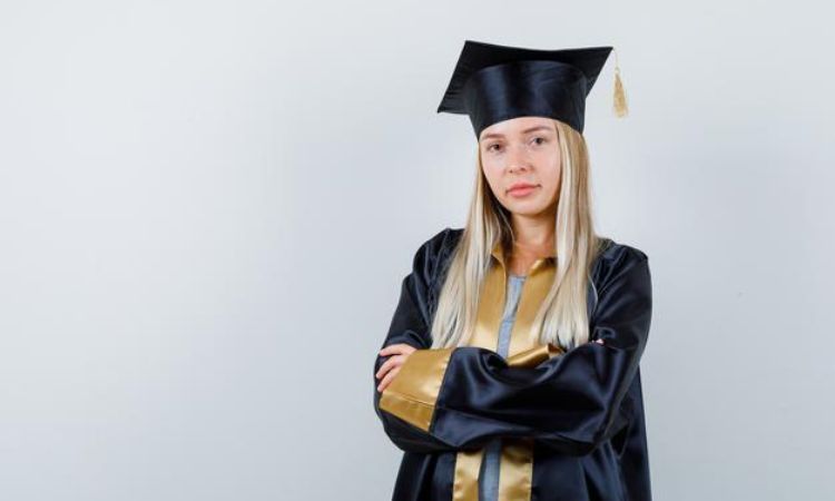 what-makes-a-masters-robe-different-from-other-academic-attire-big-0