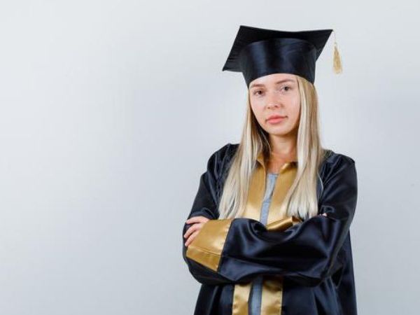 what-makes-a-masters-robe-different-from-other-academic-attire