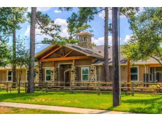safe-and-structured-living-in-memory-care-facilities-in-champions-small-0