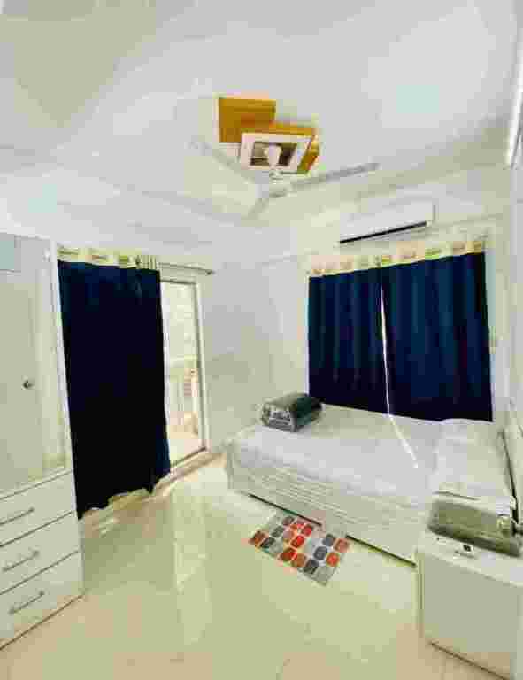 comfortable-stylish-living-services-apartment-big-3