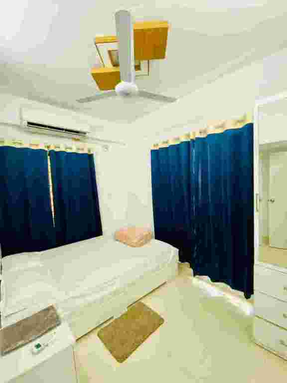 comfortable-stylish-living-services-apartment-big-4