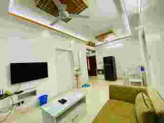 comfortable-stylish-living-services-apartment-small-2