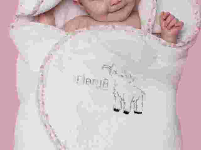 luxury-pink-hooded-baby-towel-for-fathers-day-2026-gift