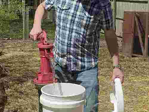 weatherproof-chicken-feeder