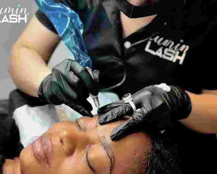 transform-your-look-with-stunning-nano-hair-stroke-brows