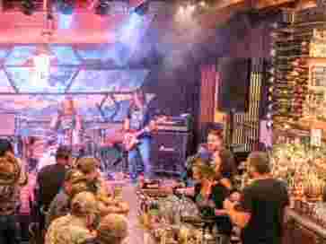explore-top-live-music-wineries-in-california