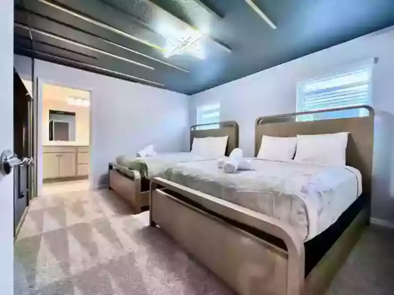 vacation-windsor-ultimate-family-getaway-small-0