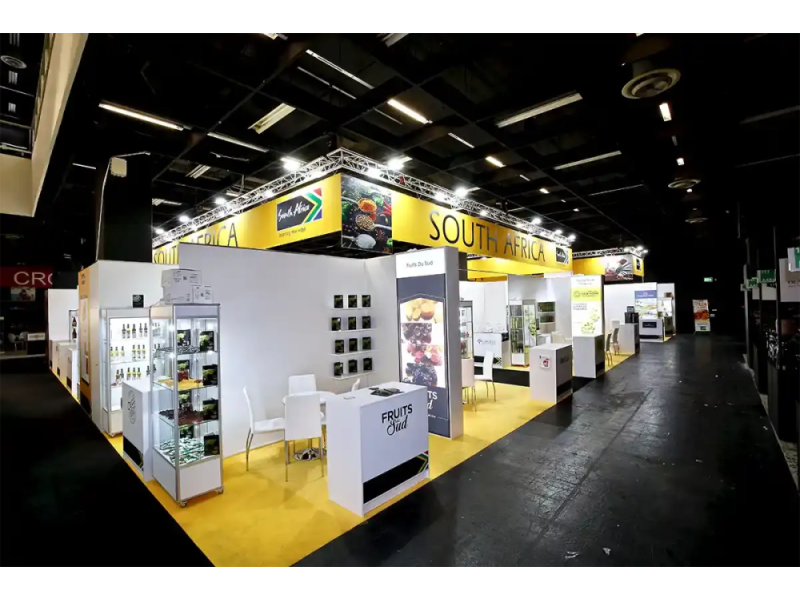 premium-40x40-trade-show-booth-designs-for-maximum-brand-visibility-small-0