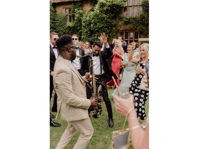 elegant-live-performances-for-memorable-events-wedding-music-entertainment-small-0