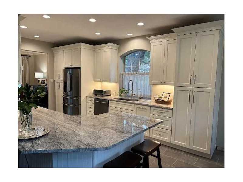 maximize-your-storage-with-premium-kitchen-cabinet-accessories-small-0