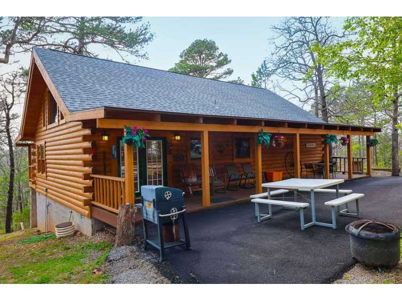 get-luxury-log-cabin-rentals-at-table-rock-lake-small-0