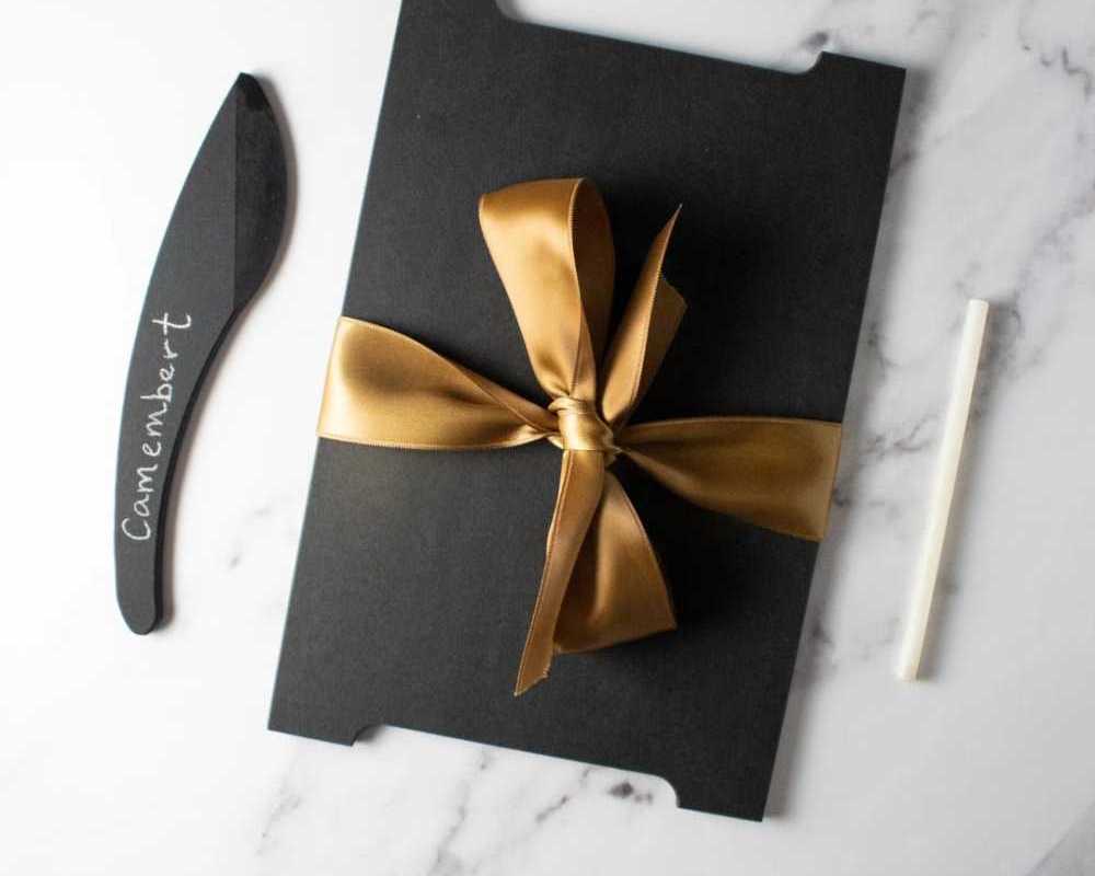 sustainable-cheese-knife-and-board-set-gourmet-gift-for-cheese-lovers