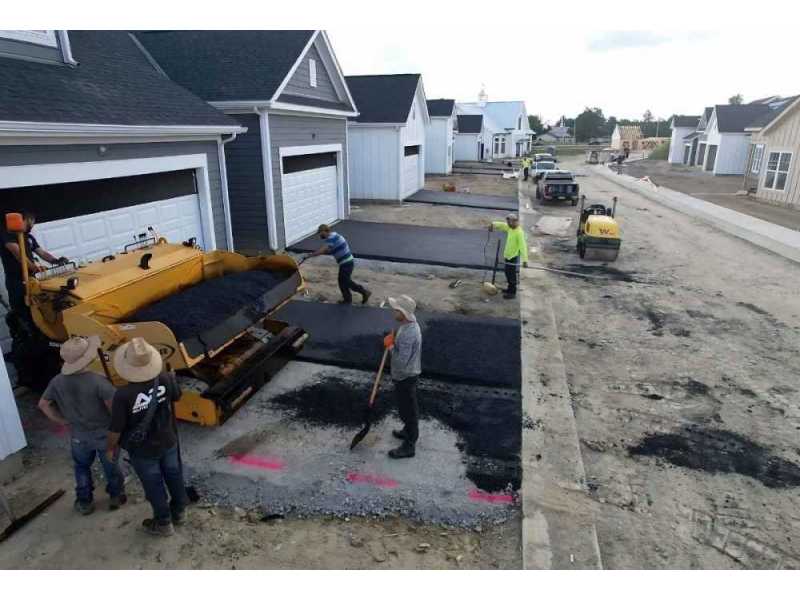 local-asphalt-paving-in-florida-focused-on-quality-and-durability-small-0