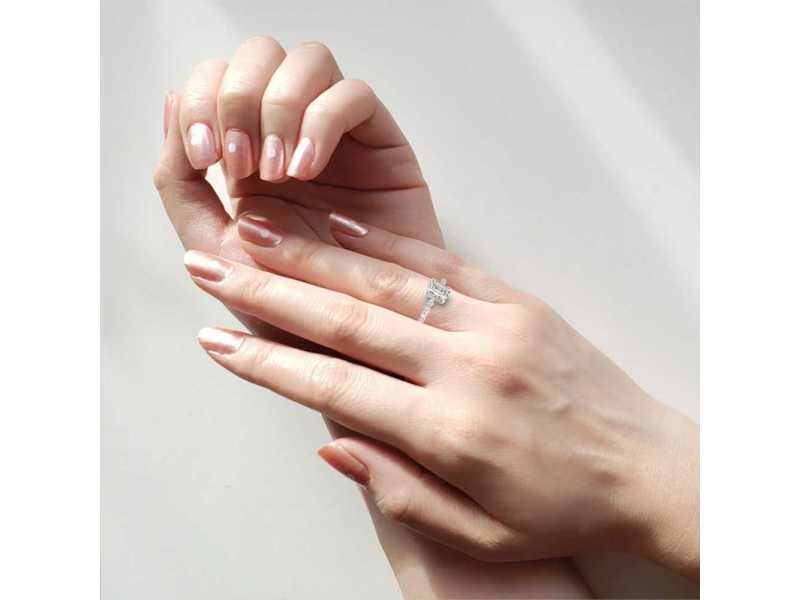 emerald-cut-engagement-rings-timeless-elegance-and-sophisticated-beauty-small-0