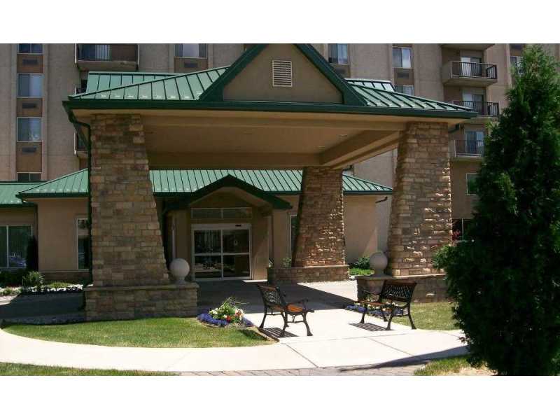 supportive-and-engaging-retirement-living-in-melvindale-mi-small-0