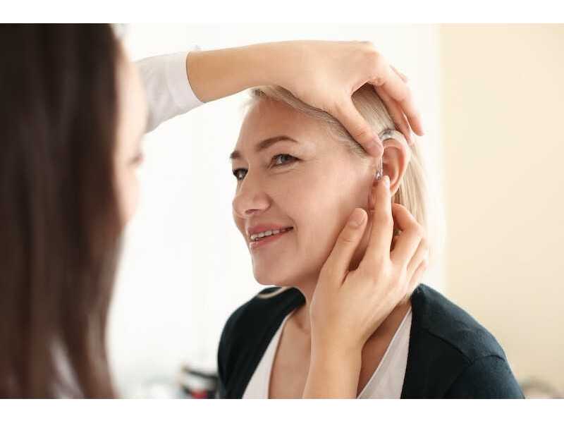 7-tips-for-getting-used-to-new-hearing-aids-comfortably-small-0