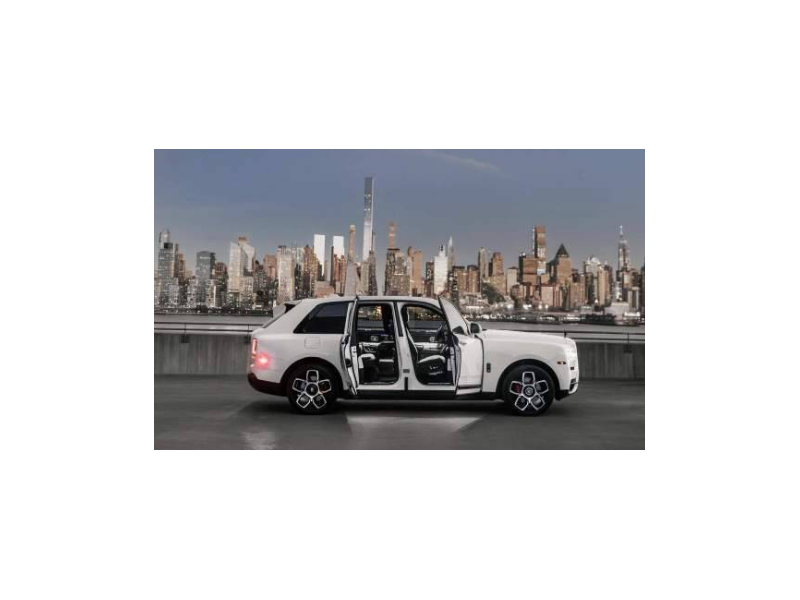 book-ct-limousine-service-for-comfortable-and-stylish-travel-small-0