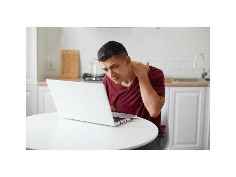 neck-pain-causes-symptoms-and-effective-treatment-options-small-0