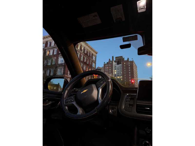 limousine-new-york-airport-transfers-call-18555qlride-small-0