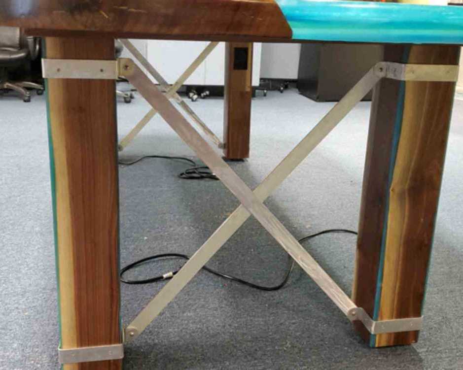 premium-wooden-fabricated-legs-conference-tables-empty-barrel