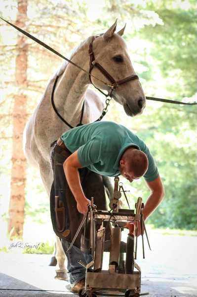 horse-farrier-horseshoer-farrier-services-big-0
