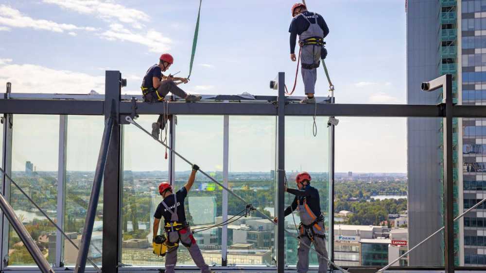 construction-worker-safety-training-for-safer-job-sites-big-0
