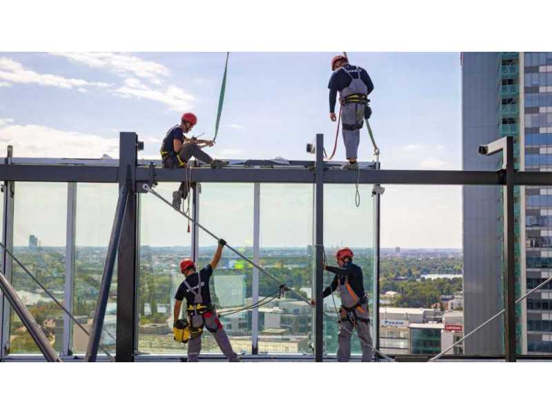 construction-worker-safety-training-for-safer-job-sites-small-0
