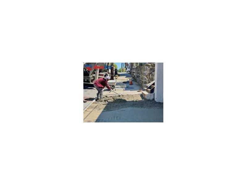 professional-concrete-sidewalks-contractor-small-0