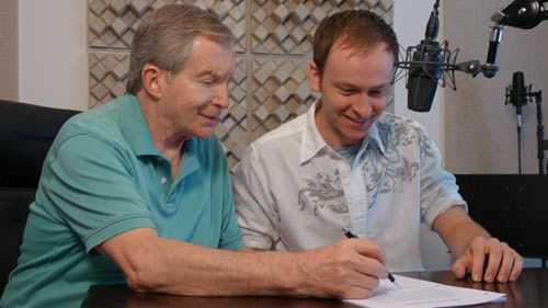 experienced-north-carolina-voice-over-coach-for-career-growth-big-0