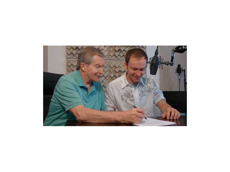 experienced-north-carolina-voice-over-coach-for-career-growth-small-0