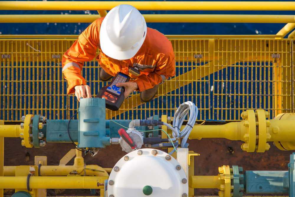 analyzer-replacement-technician-big-0