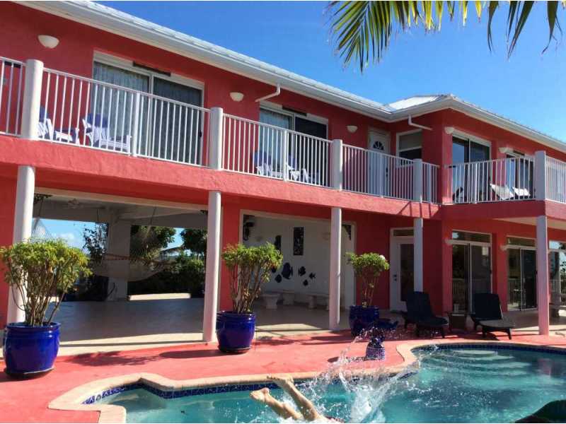 family-vacation-rentals-providenciales-tci-space-comfort-island-fun-small-1