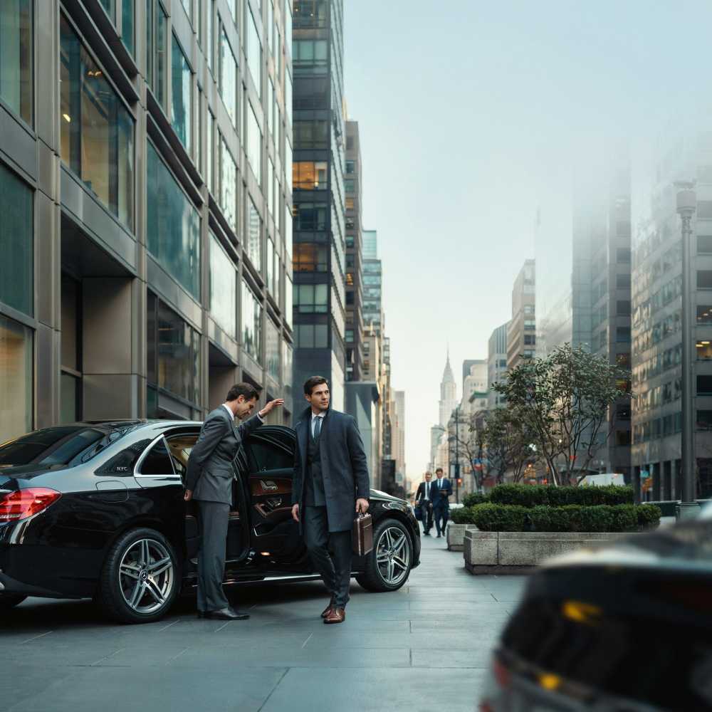 limo-service-to-laguardia-airport-luxury-airport-transportation-nyc-big-0