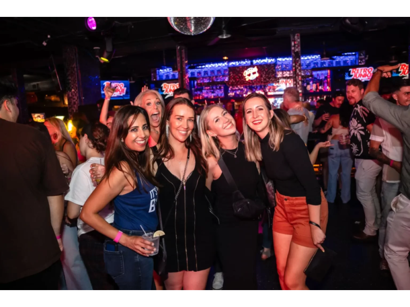 walnut-creek-bars-live-music-drinks-entertainment-retro-junkie-bar-small-0