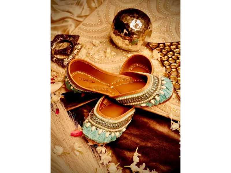 purchase-bridal-juttis-for-women-on-special-occasions-small-0