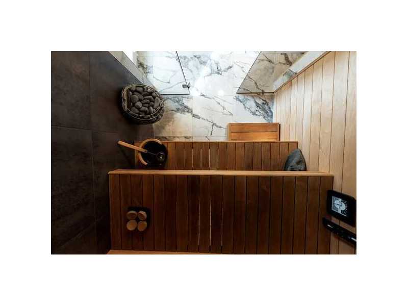 infrared-vs-traditional-sauna-vs-steam-sauna-key-differences-small-0