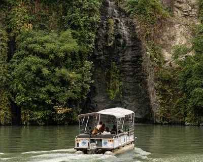 best-pontoon-covers-seat-protection-guide-savvycraft