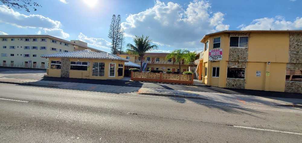 book-comfortable-motel-rooms-in-hollywood-big-0