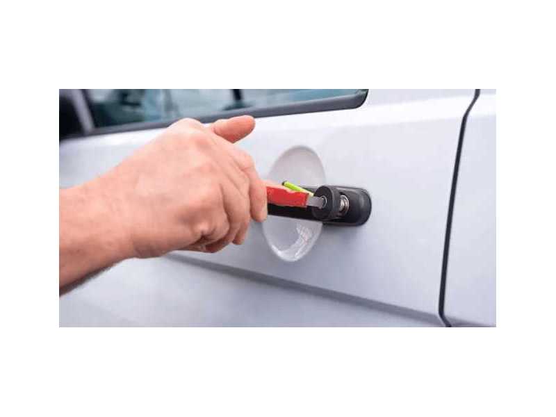 professional-automotive-locksmith-services-small-0