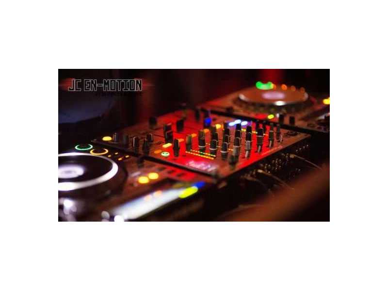 premium-dj-service-in-st-louis-for-parties-and-corporate-events-small-0