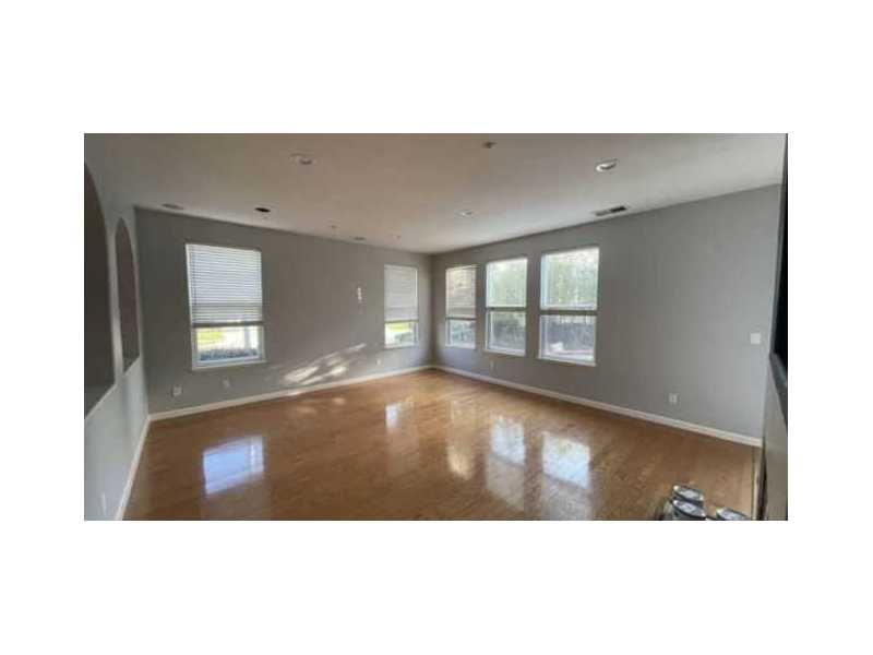 transform-your-home-with-expert-interior-house-painters-from-mister-paint-small-1