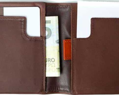 best-card-holder-guide-types-uses-and-buying-tips-in-2026
