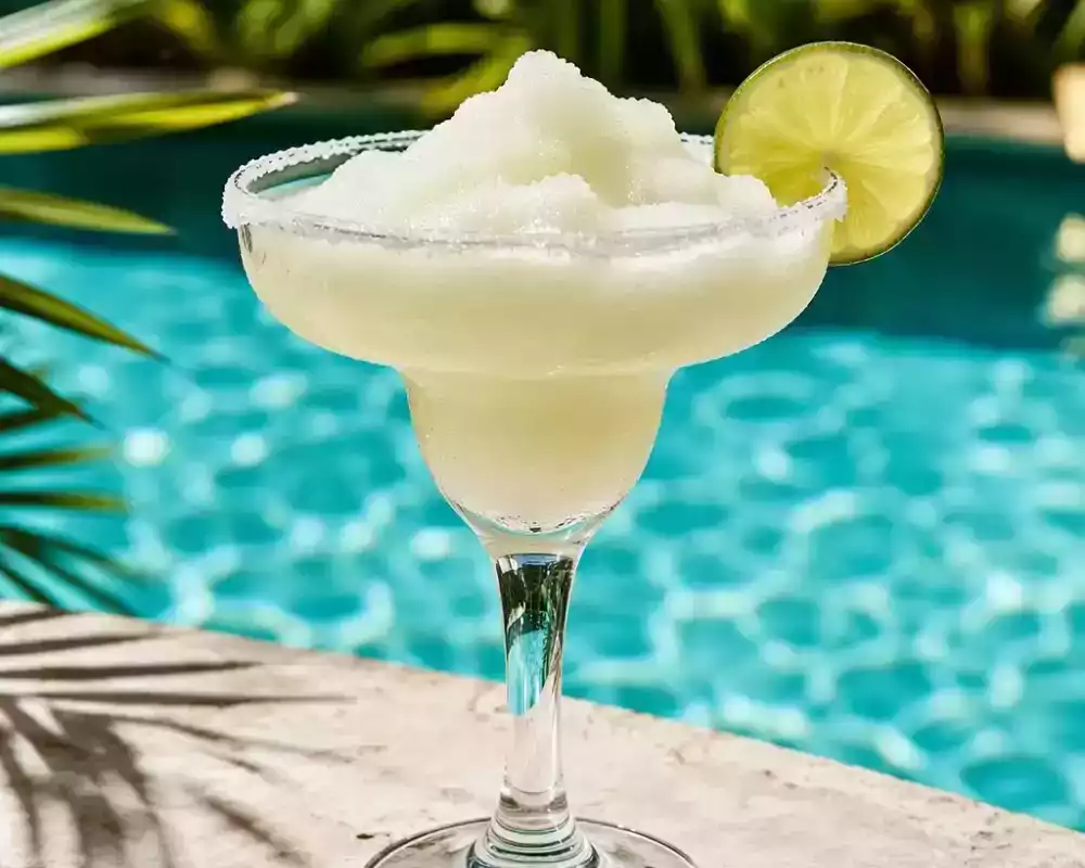 easy-frozen-margarita-recipe-refreshing-summer-tequila-cocktail