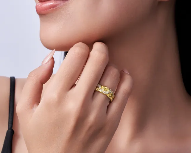 luxury-gold-plated-moissanite-leaf-pattern-ring-for-women