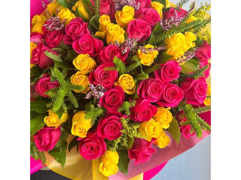 summer-season-2026-pink-and-yellow-rose-bouquet-in-usa-small-0