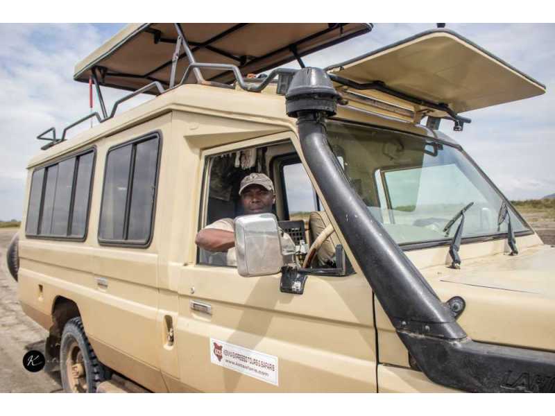 tours-and-safaris-kenya-explore-wildlife-and-scenic-landscapes-small-1
