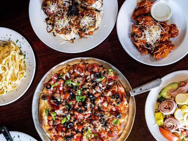 experience-authentic-italian-catering-with-nikos-pizzeria-small-0