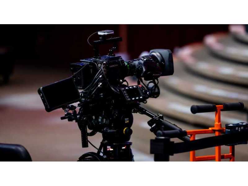 charles-kramer-producer-bringing-stories-to-life-through-media-small-0