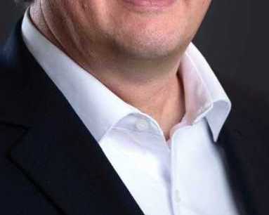 professional-image-enhancement-with-corporate-headshots-in-long-beach