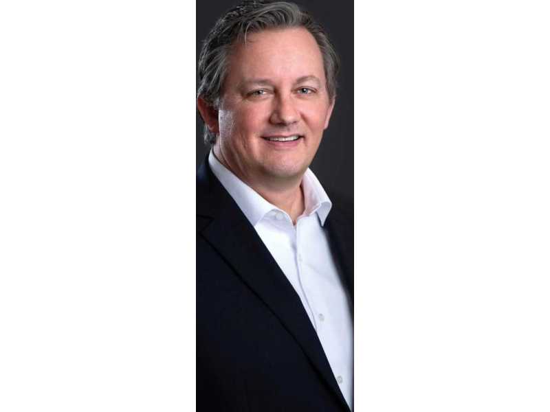 professional-image-enhancement-with-corporate-headshots-in-long-beach-small-0